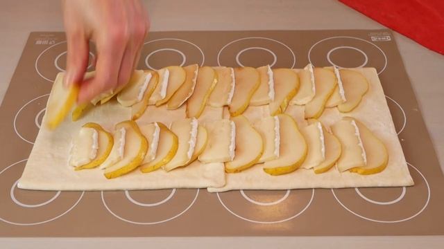 БЫСТРО К ЧАЮ! Слоёный пирог с грушей и сыром Бри | Pear & Brie Cheese смотреть онлайн