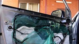 Toyota RAV4 2,0 Тойота РАВ 4 2007 года Замена переднего левого стекла в двери