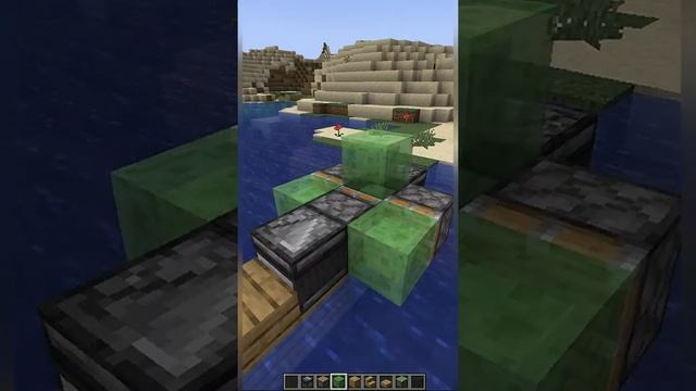 Minecraft:: Рабочая МОТОРНАЯ ЛОДКА без модов #shorts | Майнкрафт как построить рабочую Лодку