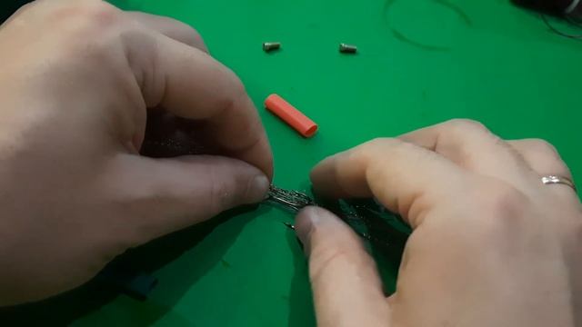 ОБ ЭТОМ САМОДЕЛЬНОМ ЗИМНЕМ ЧЕРТИКЕ  МОЛЧАТ ХИТРЫЕ ДЕДЫ РЫБАКИ, УЛЫБАЯСЬ ВЕЗЯ МЕШОК ХИЩНИКА НА САНКА смотреть онлайн