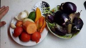 Соте из баклажан, куриные котлеты, мимоза