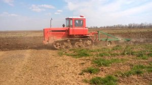 Вспашка зяби,на т150 и дт-75