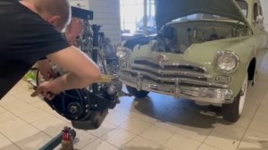 Процесс установки ДВС ГАЗ М-20 ПОБЕДА