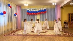 «Летели лебеди, летели». Танец подготовительной группы.