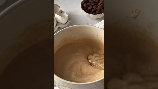 шоколадный десерт с бананом