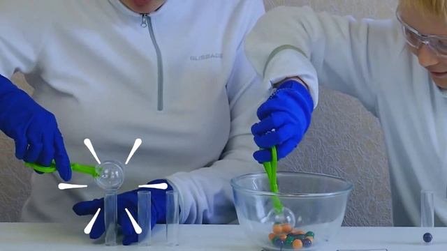 Играем в игру Быстрая реакция / Делаем лекарство от вирусов и микробов / часть 1 смотреть онлайн