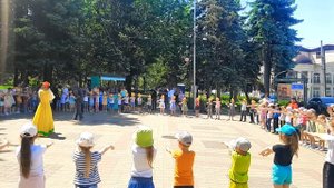 Детская игровая программа ко дню защиты детей с Театром Белая Ромашка Комсомольский парк 31 05 202
