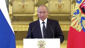 Владимир Путин в Кремле поздравил выпускников военных вузов с окончанием учебы