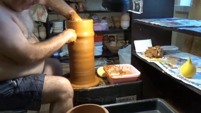 Бутылка на гончарном круге