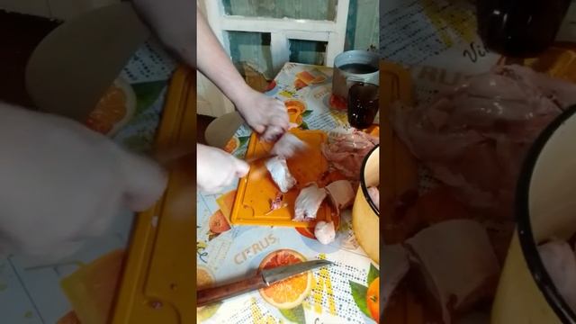 Режу курицу Ножом академия кухни. из пятерочки. по акции. за наклейки. Проверка ножа. смотреть онлайн