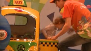 "ФАНКИ ТАУН" - КАТАЕМСЯ НА МАШИНКАХ!