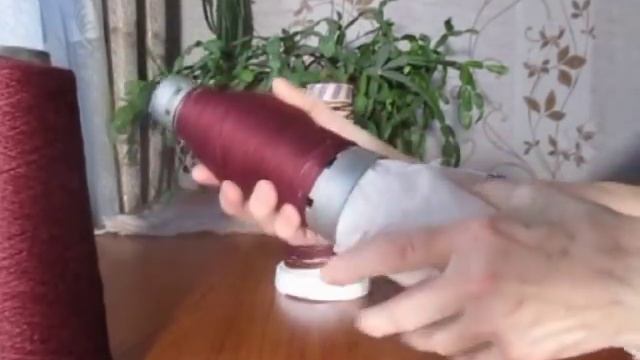 Как перемотать пряжу с бобины на бобину без специальной моталки. Очень просто. смотреть онлайн