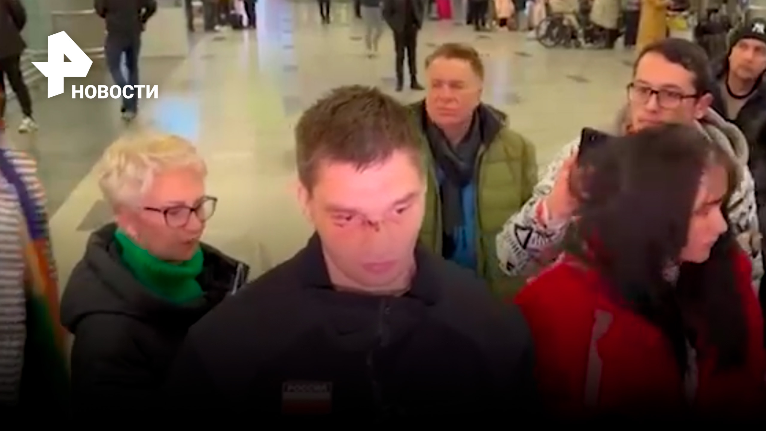 Выживший в Афганистане пилот дал первые комментарии после прилета в Москву / РЕН Новости