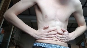 Красивый мужчина показывает сиски на протяжении трёх минут