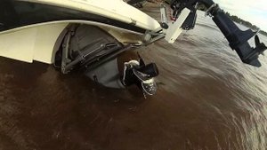 Обсох катер Вельветт 22 имидж, вода ушла. Без мата.