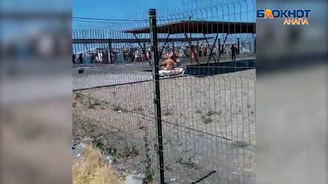 «Пляж в Сукко детский, а мусор никто не убирает» смотреть онлайн