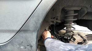 Тойота Corolla E120 замена заднего тормозного шланга