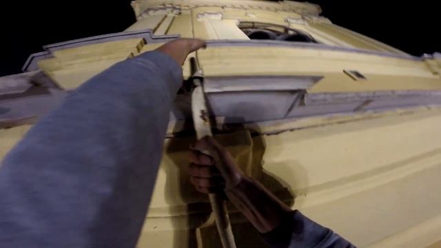 Залезли на Петропавловский Собор по фасаду/Climbed the Peter and Paul Cathedral on the wall смотреть онлайн