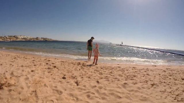 ДАНА В ЕГИПТЕ.  ШАРМ ЭЛЬ ШЕЙХ#2ЛОВИМ МЕДУЗУ ИГРАЕМ С ПЕСКОМ смотреть онлайн