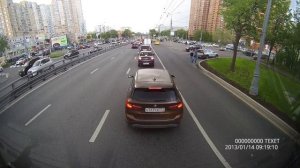 Пьяный мужик упал