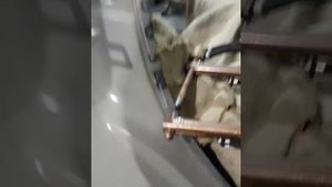 Создаем сварочные точки  аппаратом для контактной сварки.