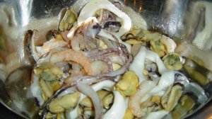 Морской коктейль в сливочном соусе