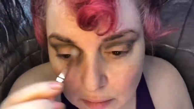 Makeup by GlitterGirl: Middle Aged Too Faced Chocolate Gold Palette Brown & Gold Cut Crease смотреть онлайн