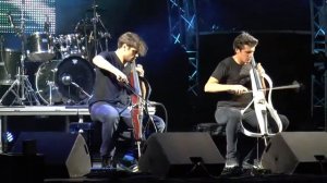 2CELLOS - Resistance Muse - LIVE 🎵🎶🔥🎻🔥🎶🎵 VLOG VLOGS OFUC