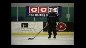 Тренировка шагания по льду. Хоккей. Работа с клюшкой.