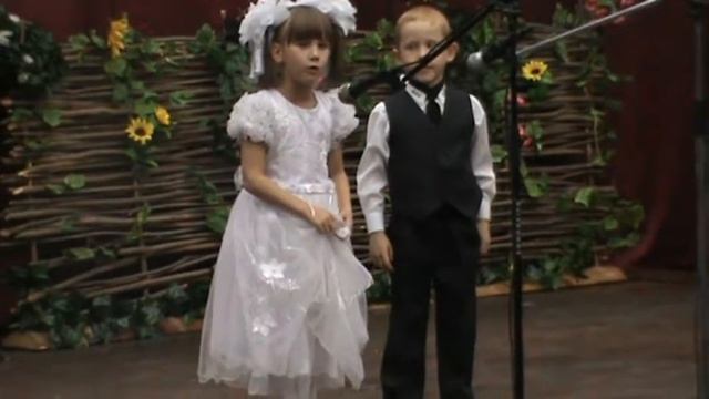 Алёна-стихотворение "Ходит наша бабушка" смотреть онлайн