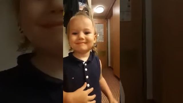 Плывем из Америки в Европу. Варвара, 2 года. Хочу рисовать. Март 2019. смотреть онлайн