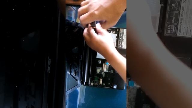 Membongkar Netbook Acer D270 смотреть онлайн