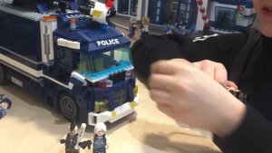 Обзор Конструктор Полицейский участок  Police battle force ч 1 - Лего человечки, мотоцикл, вертолёт