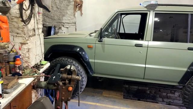 Воскрешение Исузу Трупер. Ставим музыку, бушвакеры, делаем электрику. смотреть онлайн