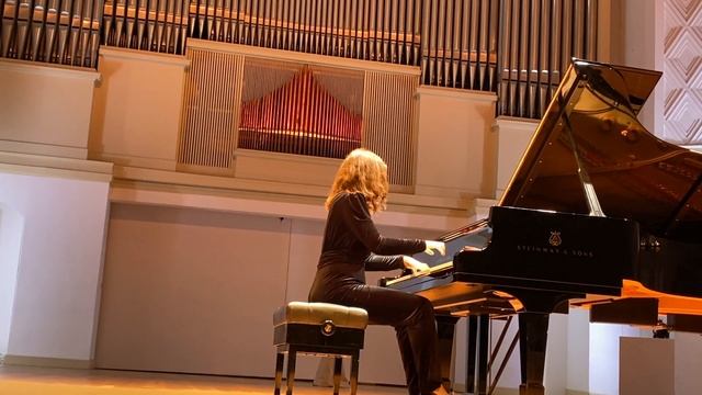 Ravel - La Valse. Evelina Berezovskaya смотреть онлайн