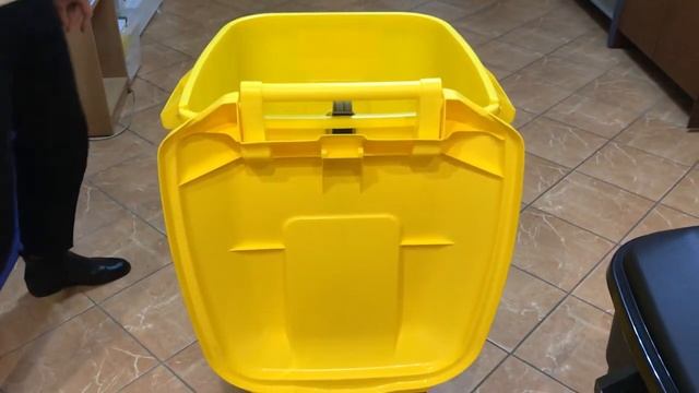 Баки для мусора Tayg 120 и 100 л с педалью смотреть онлайн