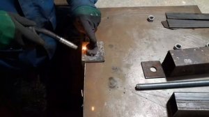 Самодельный тиски.Своими руками из профильной трубы. (за копейки)