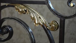 Кованые ограждения для лестницы с художественными элементами  литья из бронзы, с нанесением золота.