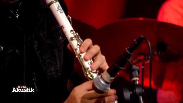 Irmak Arıcı - Dipsiz Kuyum смотреть онлайн