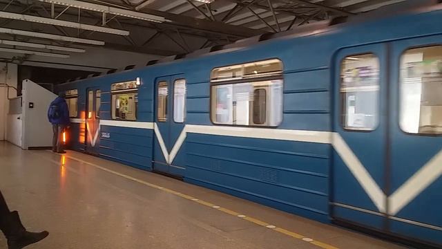 Вагон прямоугольный дверь большой