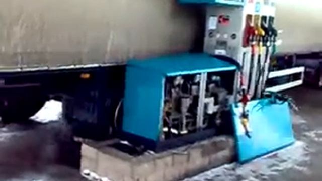 Фура влетела на заправке.mp4 смотреть онлайн