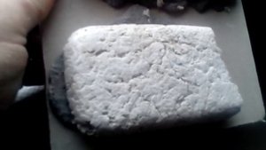 Клеим камни из папье-маше