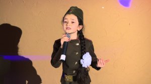 Николь Короли 8лет. Стих: Девочка прошедшая войну.