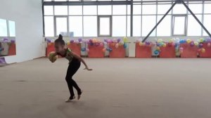 соревнования по художественной гимнастике в 7 лет ,с мячом,булавами и БП.