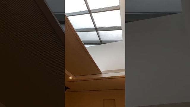 Автоматические шторы плиссе. Потолочный экран для второго света в спальной комнате | ABRM Project