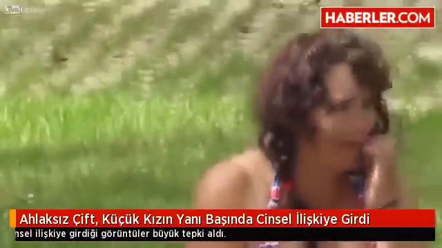 Parkta Cinsel İlişkiye Girdiler Hemde Küçük Kızlarının Yanında!!!!!!!!! смотреть онлайн