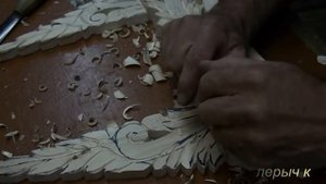 Накладная резьба уличного туалета