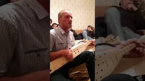 На пандуре Али