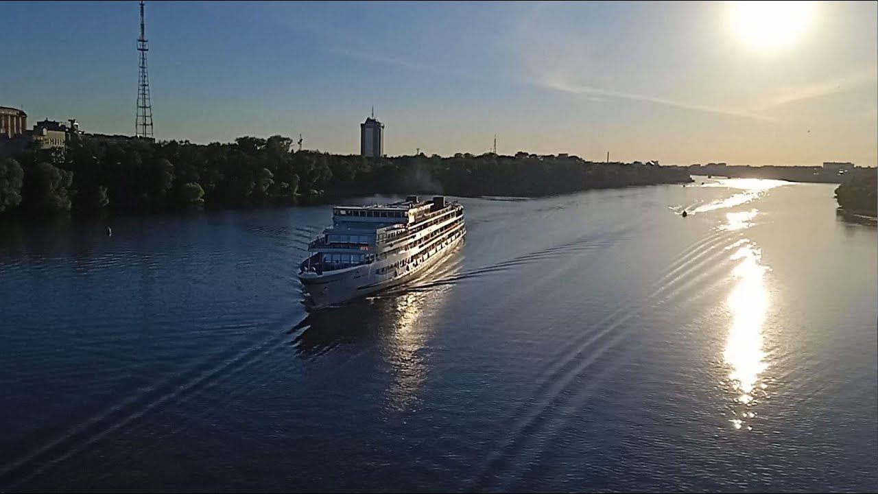 Теплоход "Михаил Фрунзе" отправляется из Твери. 10.07.2024