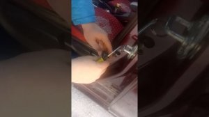 Замерзает резинки концевиков дверей.  Как исправить?